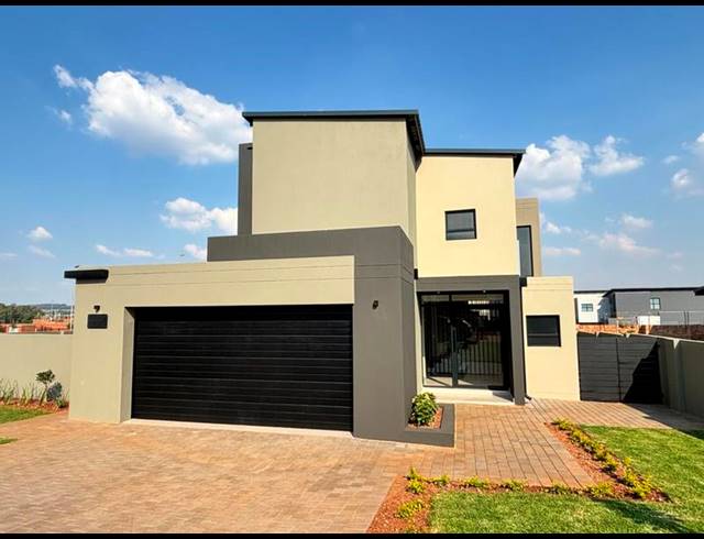 5 BEDROOM HOUSE FOR SALE IN FOUNTAINBROOK ESTATE